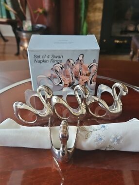 VTG Wm. A. Rogers Oneida Silverplate Swan Napkin Rings with Original Box